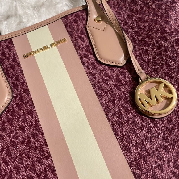 Michael Kors Large Eva Signature Tote Bag - Picture 2 of 4